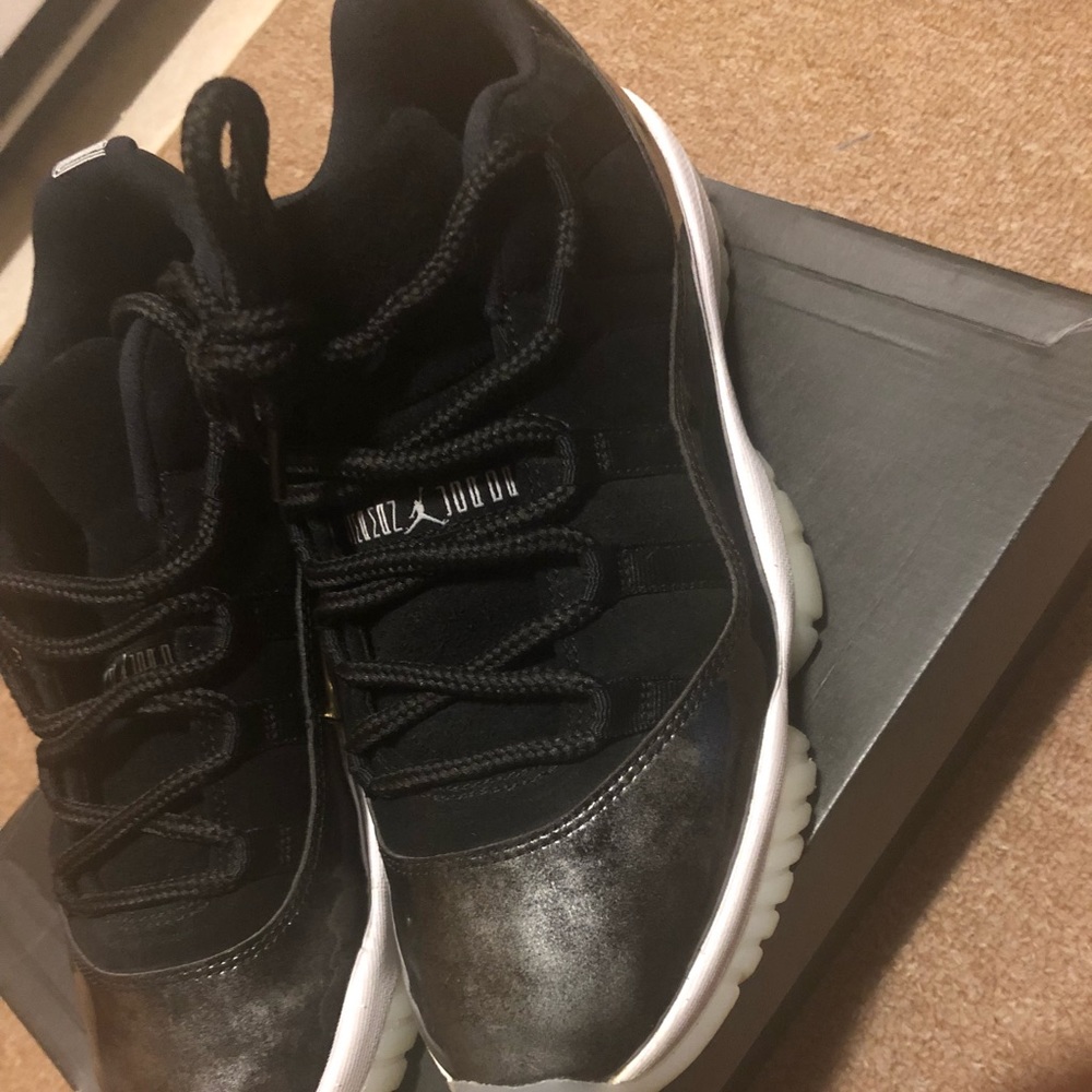 Jordan 11 low barons size 9